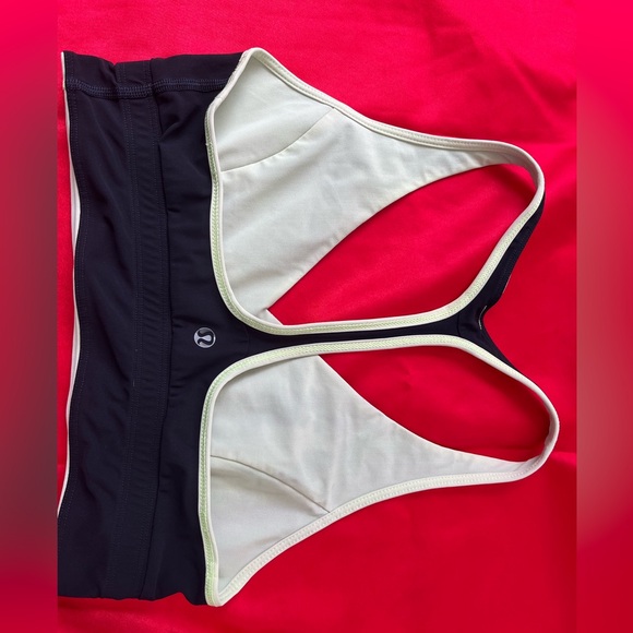 Reversible Lululemon bra size 4 - Picture 2 of 4